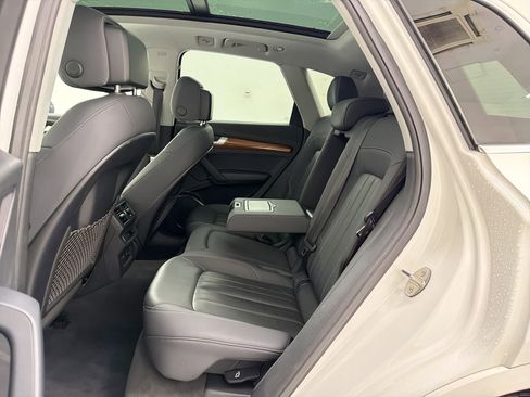 Used 2021 Audi Q5 2.0T Premium w/ Convenience Package AWD/4WD image 14