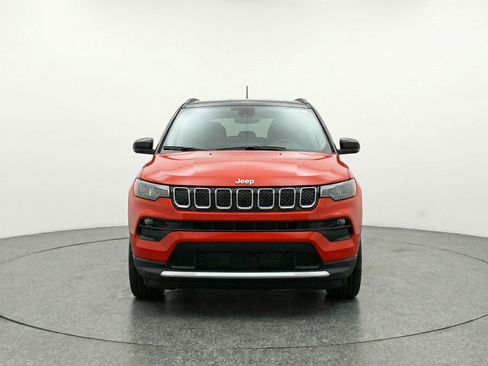 Used 2025 Jeep Compass Limited AWD/4WD image 2