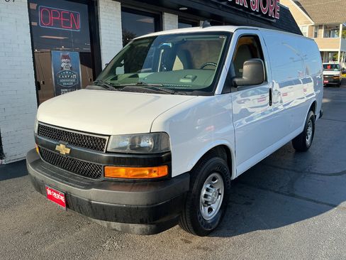 Used 2021 Chevrolet Express 3500 w/ Driver Convenience Package image 2