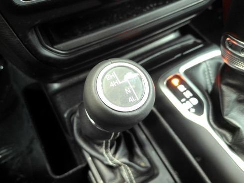 Used 2019 Jeep Wrangler Unlimited Sahara AWD/4WD image 44