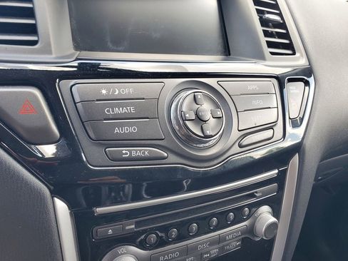 Used 2019 Nissan Pathfinder SV FWD image 29