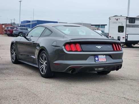 Used 2017 Ford Mustang Coupe RWD image 4
