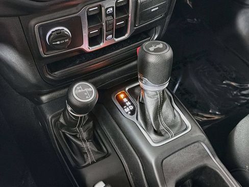 Used 2023 Jeep Wrangler Unlimited Sahara AWD/4WD image 17