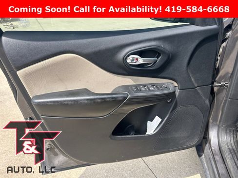 Used 2016 Jeep Cherokee Latitude FWD image 5