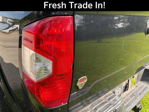 Used 2017 Toyota Tundra Limited w/ Limited Premium Package AWD/4WD image 11