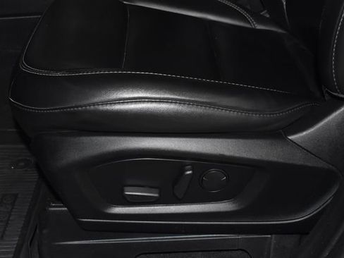 Used 2022 Ford Explorer XLT w/ Equipment Group 202A image 14