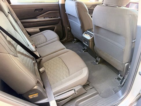 Used 2025 Nissan Pathfinder SV AWD/4WD image 31