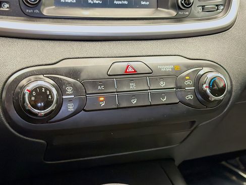 Used 2020 Kia Sorento LX FWD image 10