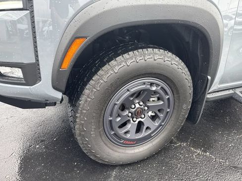 Used 2025 Nissan Frontier PRO-4X AWD/4WD image 8