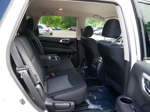 Used 2019 Nissan Pathfinder SV AWD/4WD image 9
