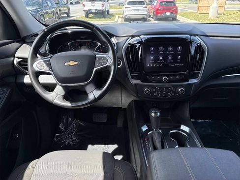 Used 2020 Chevrolet Traverse LT w/ Driver Confidence II Package AWD/4WD image 8