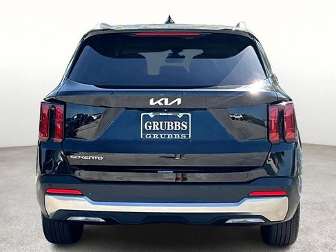 Used 2024 Kia Sorento S image 6