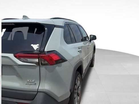 Used 2022 Toyota RAV4 XLE Premium AWD/4WD image 9