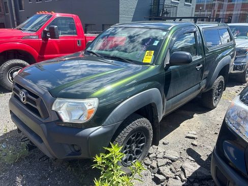 Used 2012 Toyota Tacoma 4x4 Regular Cab image 2