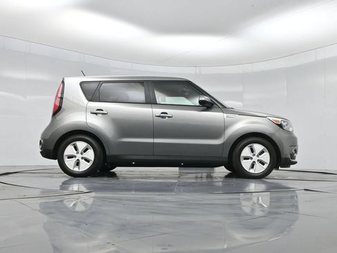 Used 2016 Kia Soul EV + FWD image 51