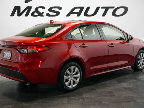 Used 2021 Toyota Corolla LE FWD image 4