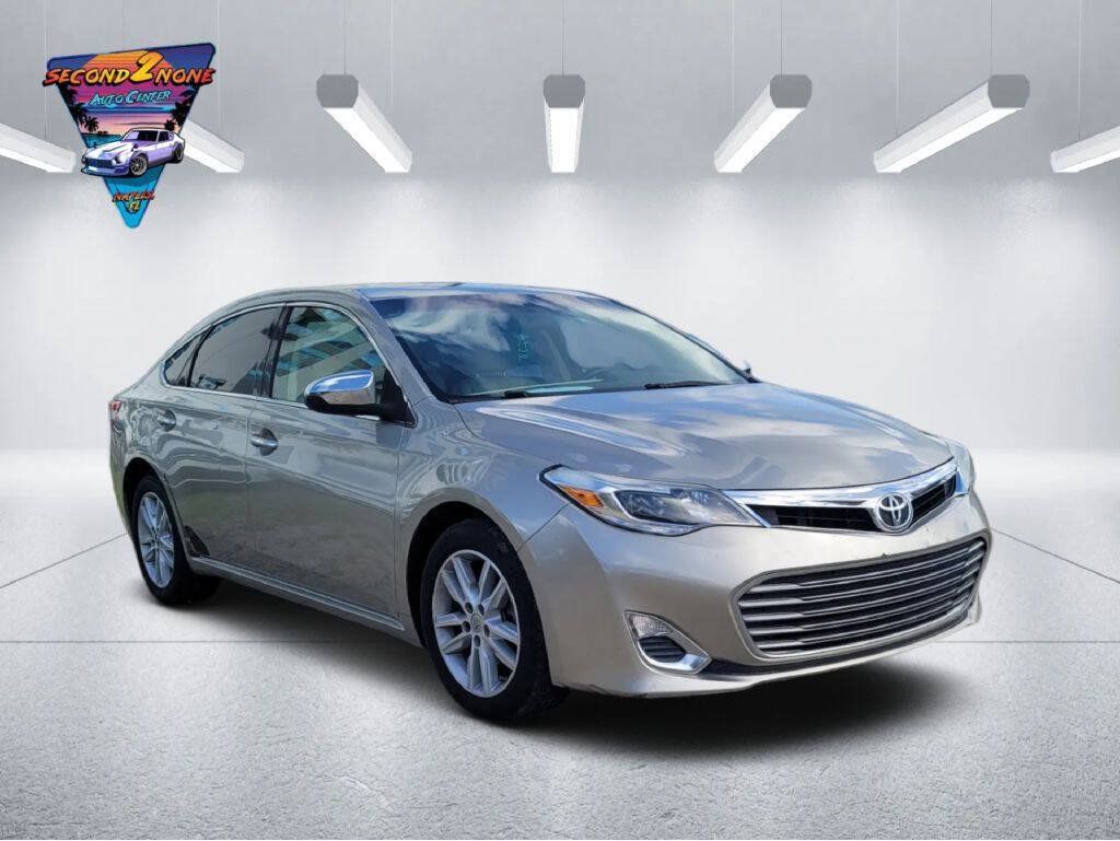 Used 2013 Toyota Avalon XLE FWD image 3