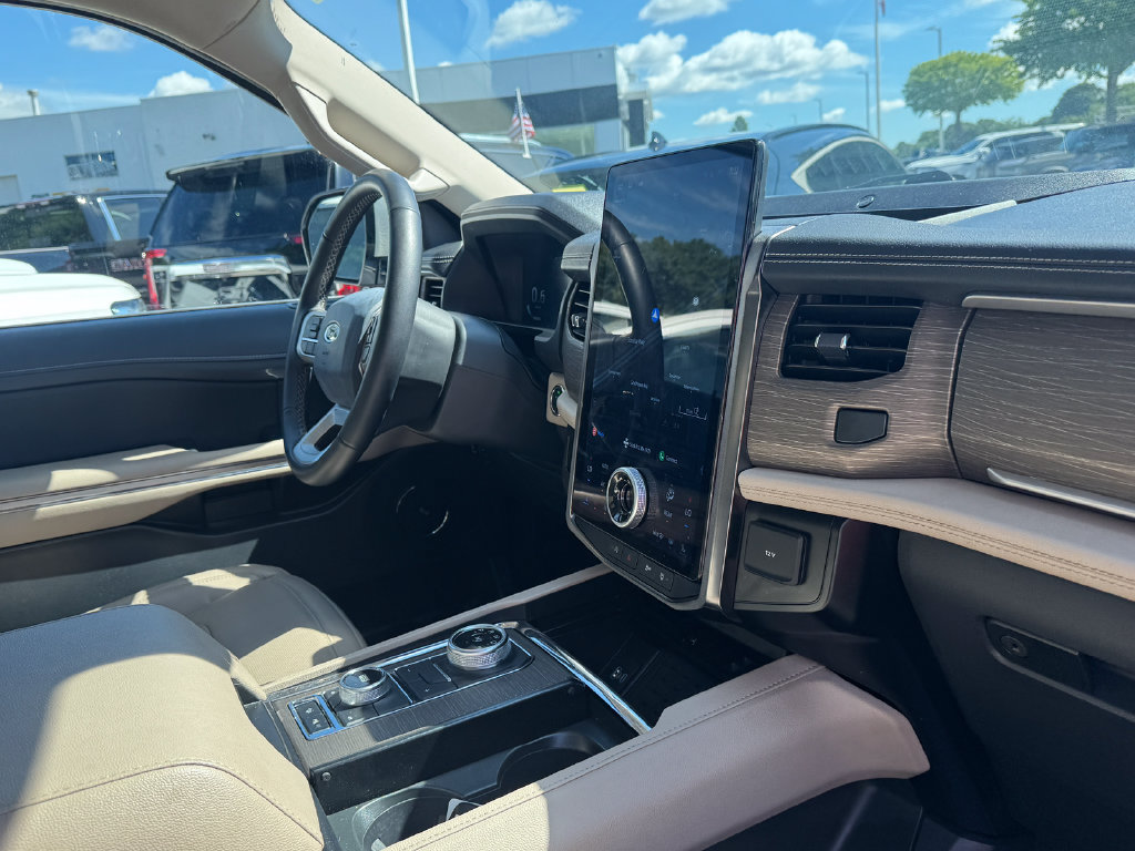 Used 2024 Ford Expedition Limited AWD/4WD image 30