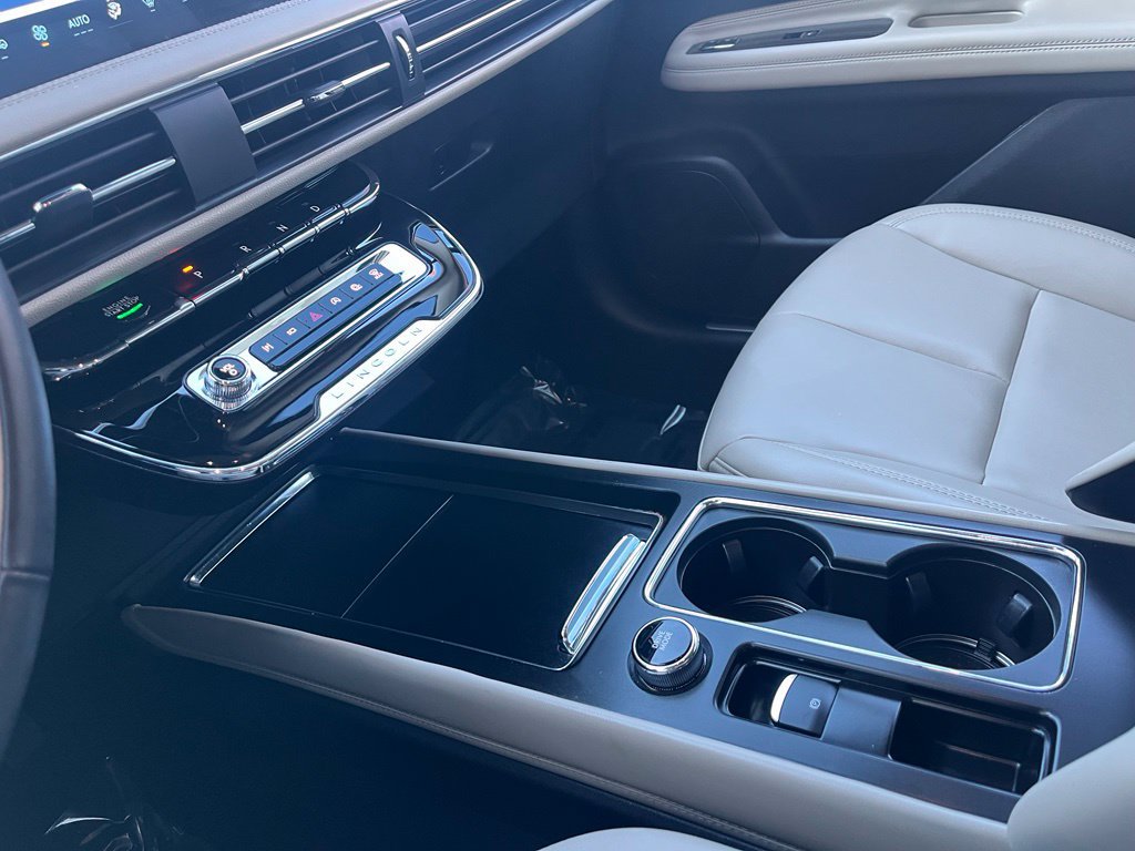 Used 2025 Lincoln Corsair AWD image 33