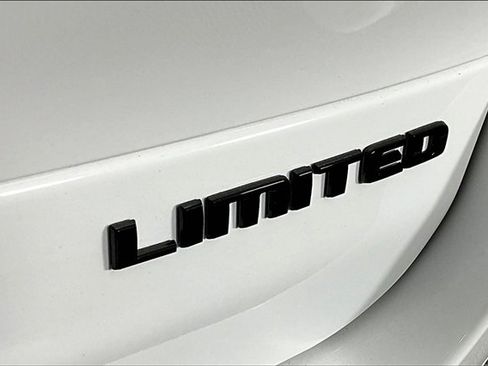 New 2025 Jeep Grand Cherokee L Limited image 10