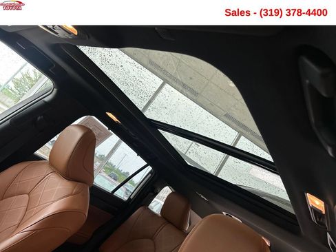 Used 2022 Toyota Highlander Platinum AWD/4WD image 19