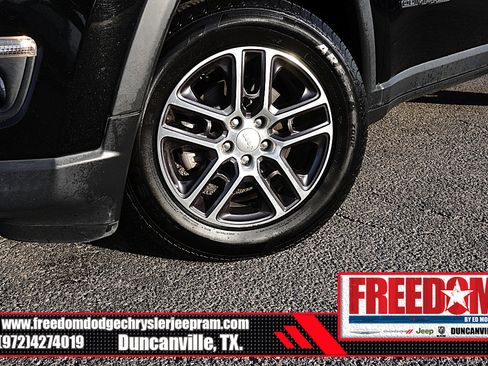 Used 2018 Jeep Compass Latitude FWD image 9