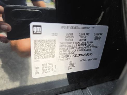 Used 2023 Chevrolet Suburban LT RWD image 40