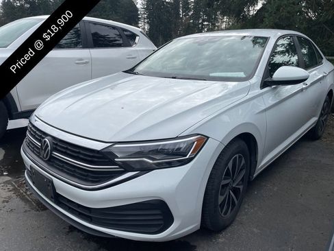 Used 2024 Volkswagen Jetta S image 3