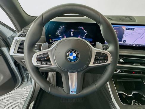 Used 2025 BMW X7 xDrive40i w/ M Sport Package image 11