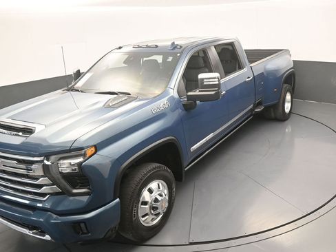 Used 2025 Chevrolet Silverado 3500 High Country w/ Technology Package AWD/4WD image 60