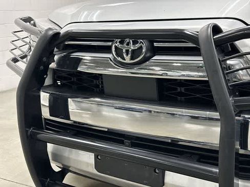 Used 2024 Toyota 4Runner Limited AWD/4WD image 31