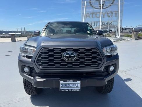 Used 2021 Toyota Tacoma TRD Off-Road w/ Technology Package AWD/4WD image 8