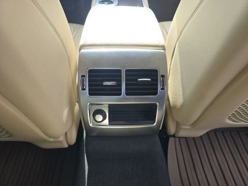 Used 2015 Jaguar XF Premium image 11