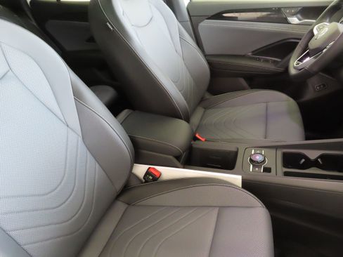 New 2026 Volkswagen Tiguan SE R-Line image 28