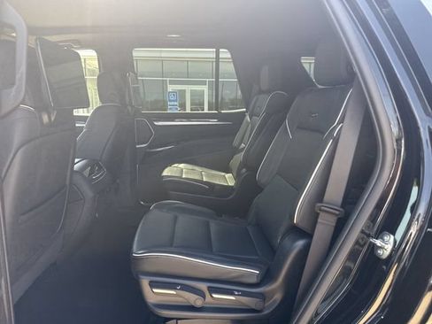 Used 2025 Cadillac Escalade Premium Luxury AWD/4WD image 11