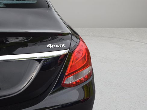 Used 2018 Mercedes-Benz C 300 4MATIC Sedan image 6
