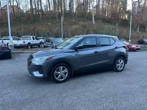 Used 2023 Nissan Kicks S image 7