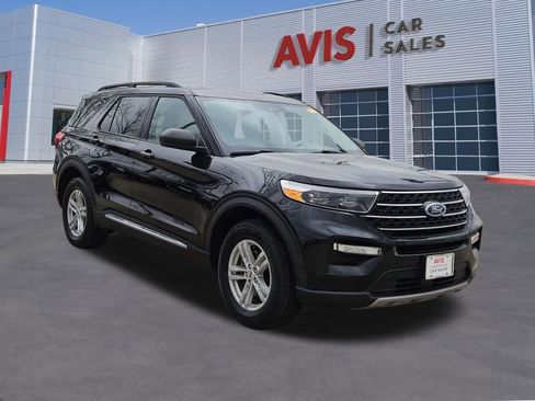 Used 2024 Ford Explorer XLT w/ Equipment Group 202A image 9