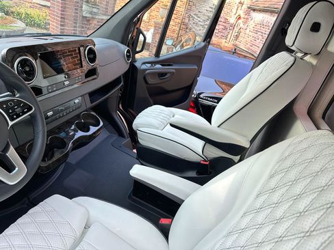 Used 2024 Mercedes-Benz Sprinter 3500 image 39