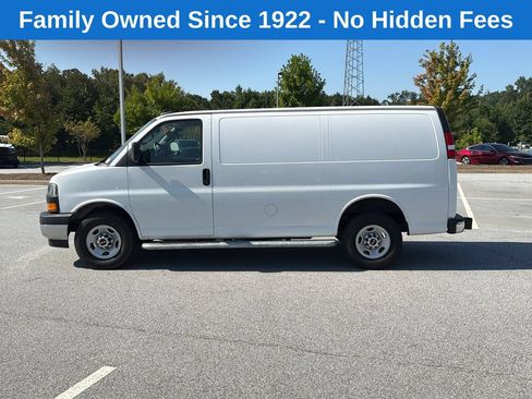 Used 2024 GMC Savana 2500 w/ Driver Convenience Package RWD image 4
