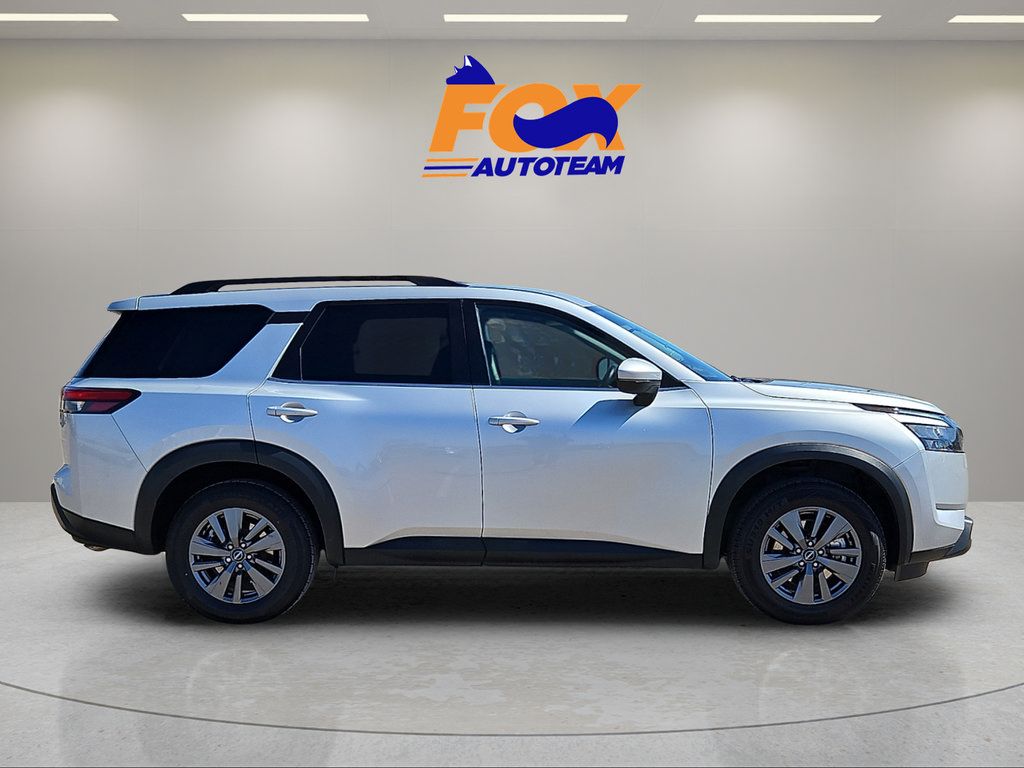 Used 2024 Nissan Pathfinder SV FWD image 5