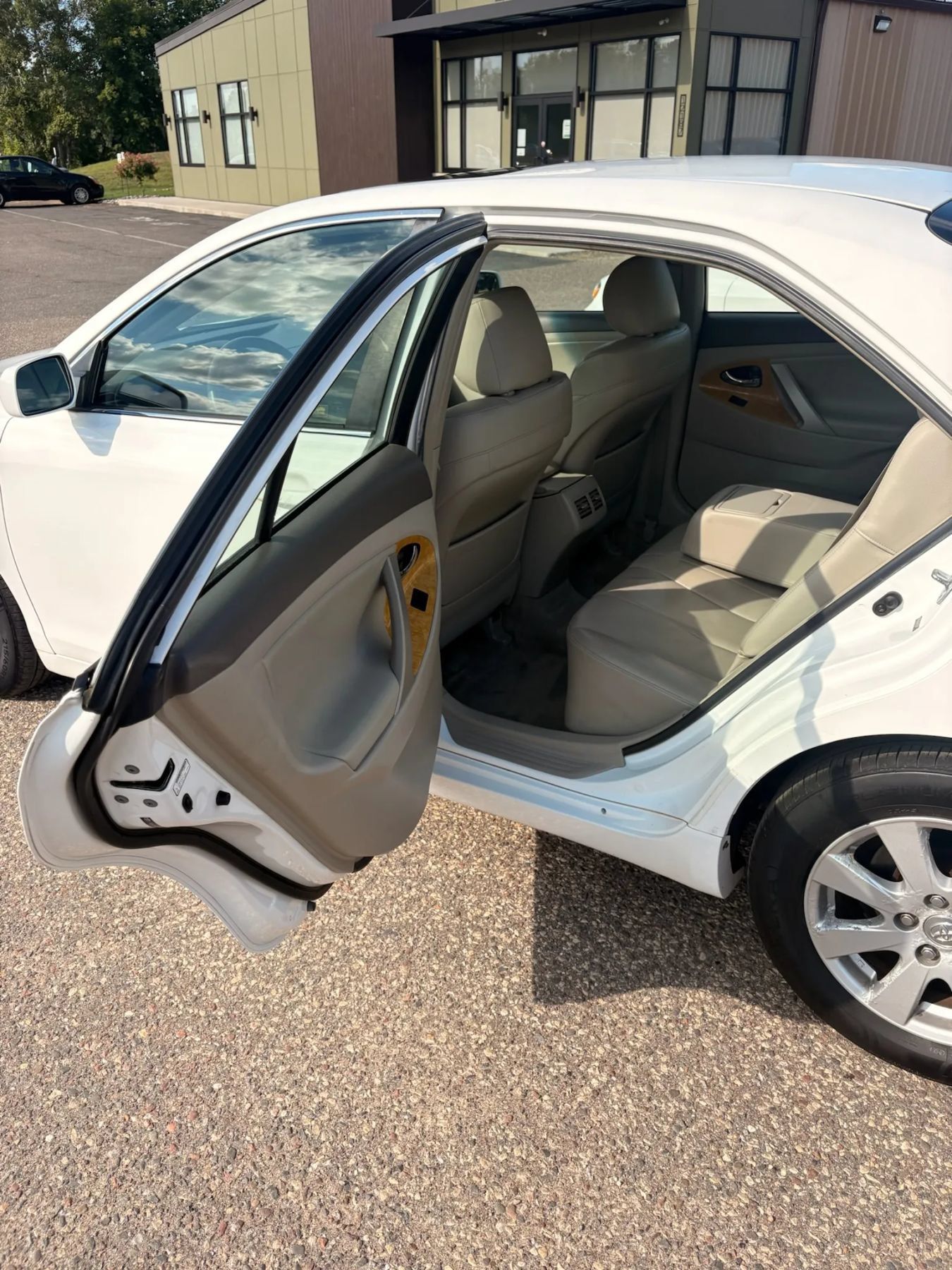 Used 2007 Toyota Camry XLE FWD image 36