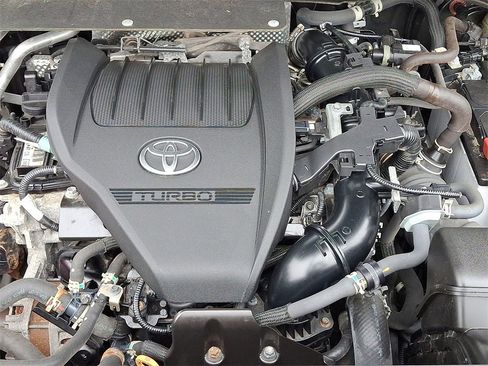 Used 2023 Toyota Highlander LE image 29