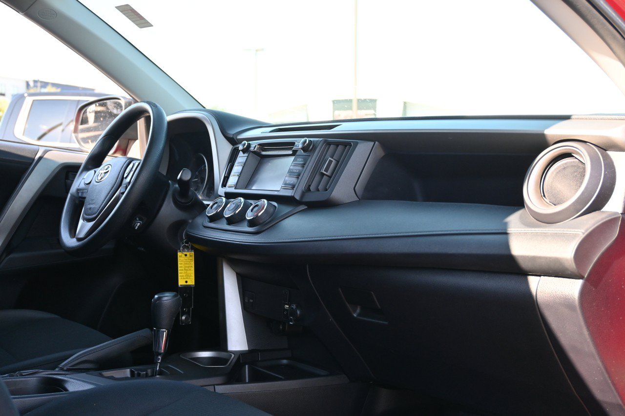 Used 2017 Toyota RAV4 LE FWD image 25