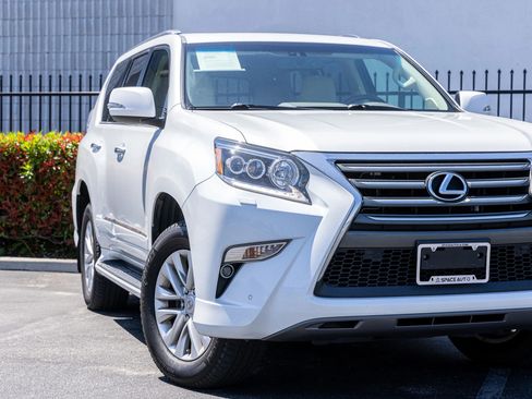 Used 2019 Lexus GX 460 Premium w/ Premium Package image 9