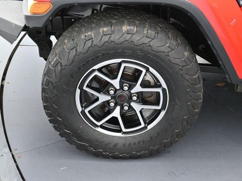 Used 2020 Jeep Wrangler Unlimited Sahara AWD/4WD image 28