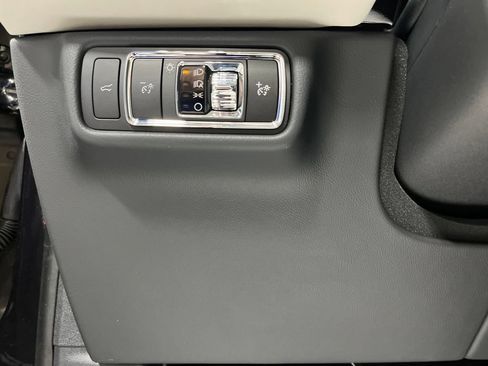 Used 2025 Lincoln Aviator AWD w/ Jet Appearance Package image 17
