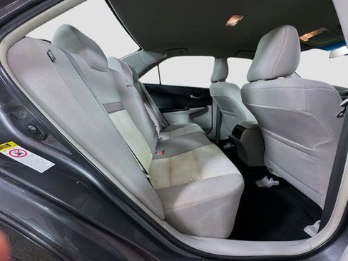 Used 2014 Toyota Camry LE image 28