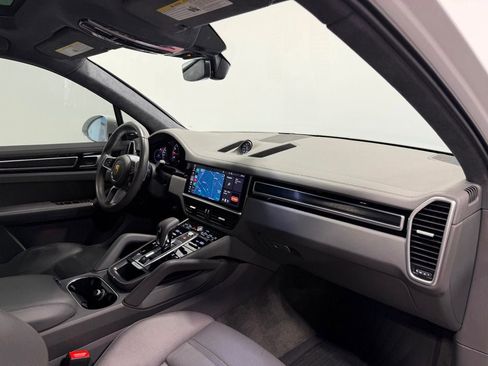 Used 2021 Porsche Cayenne GTS AWD/4WD image 30