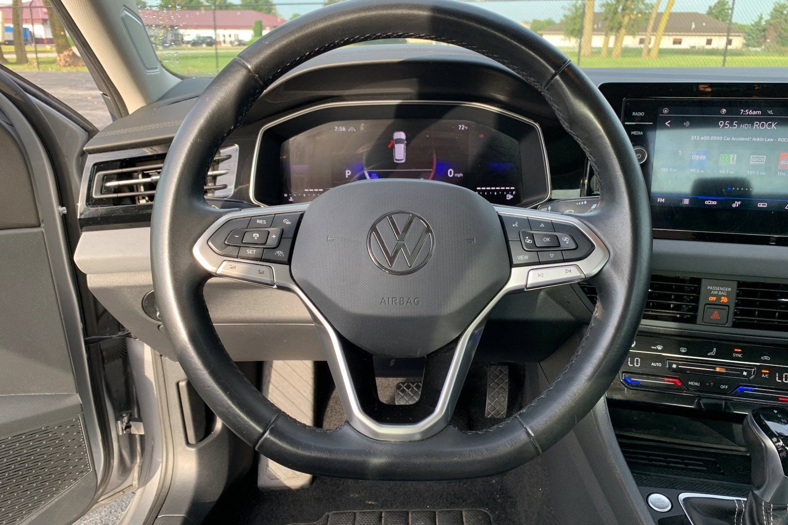 Used 2025 Volkswagen Jetta SE FWD image 27